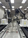 Erste Wahl für den Einsatz in Ultraschallprüfanlagen für Flugzeugbauteile: ein Paar perfekt synchronisierte Stäubli Roboter