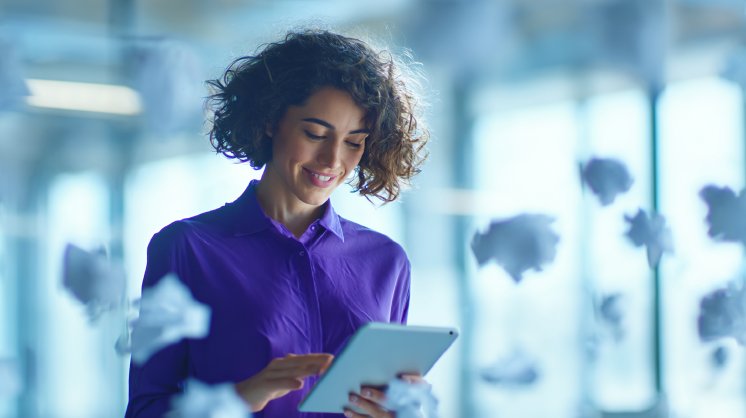 isaxmarketing_Photorealistic_factory_worker_transitioning_fro_0dc4e402-a36c-47de-b7c1-73cf150e4.webp
