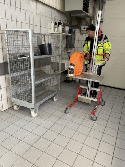 PRONOMIC_Feuerwehr_Hebelift_ergonomisches Schlauchhandling_Feuerwehrmann_schwerer Schlauch leich.jpg