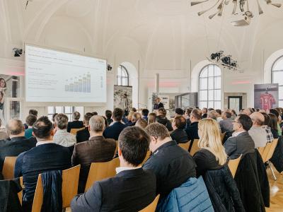 Mehr als 200 Kunden folgten der Einladung und wurden mit einem gelungenen Mix aus wichtigen Fachinformationen und interessanten Einblicken versorgt
