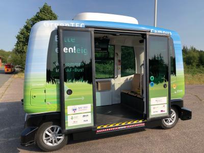 Einer der nachfragegesteuerte autonom fahrende Busse kommt vom Hersteller EasyMile
