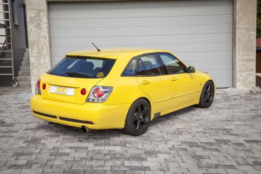 low_ST_XTA_Lexus_IS-300_Sportcross_Typ_XE1_005.jpg