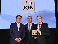 Vorstände Jürgen Engler und Jens Horstmann mit Wolfgang Clement (mitte) bei der Preisverleihung in Berlin