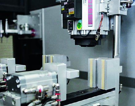 schueco_maschine_AF250_Spannerposition.jpg