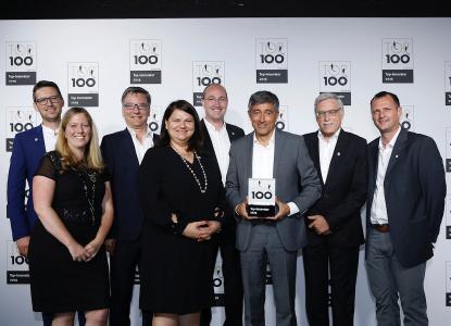 TOP100 Preisübergabe: Bereits zum dritten Mal erhält die Aumüller Aumatic GmbH den TOP100 Innovationspreis (v.l.: Markus Mayer, Julia Lehn, Norbert Holzhammer, Ramona Meinzer, Alexander Birner, Ranga Yogeshwar, Michael Fröhlcke, Jürgen Sattich) Copyright-Hinweis: KD Busch/compamedia