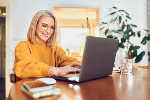 Frau im Homeoffice.jpg