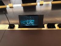 Audiovisuelle Medientechnik integriert in Messing