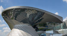 BMW Welt, München, 20.000 qm Lochblech-Fassaden und Innendecke aus Edelstahl Lochblechen
