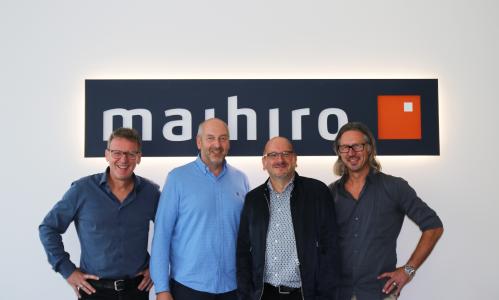 Die Geschäftsführer der maihiro GmbH mit Innenarchitekt Michael Bednarik (2.v.r.) Foto maihiro