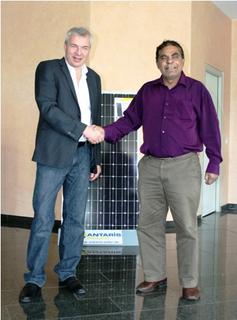 Constructive discussions relating to climate protection were held by Dr. Michael Göde, managing director of ANTARIS SOLAR and Mr. Alfred Rolland Carlot, foreign minister of the Republic of Vanuatu - Image: GOEDE Group