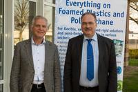 Die umweltpolitischen Sprecher des FSK wurden neu gewählt: Michael Schneider (Odenwald-Chemie GmbH) als Sprecher des Arbeitskreises Umwelt, Arbeitssicherheit und Chemikalienpolitik sowie sein Stellvertreter Wolfgang Barth (Eurofoam Deutschland GmbH Schaumstoffe.) Nicht auf dem Foto: Stellvertreter Roland Schneider (F.S. Fehrer Automotive GmbH)