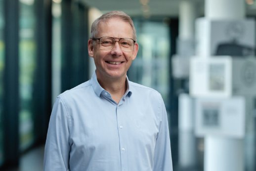 800_dr.andreastopp2.jpg
