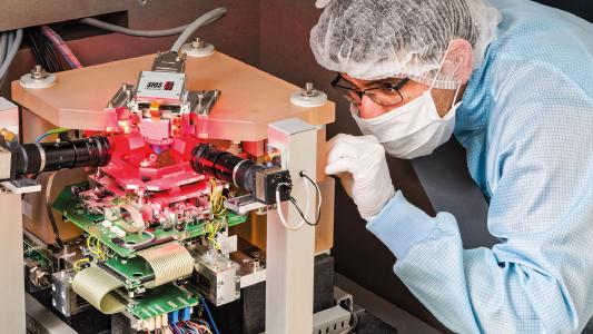 Höchste Genauigkeit für die Wissenschaft und Forschung: Nanopositionier- und Nanomessmaschine NMM-1 der SIOS Messtechnik GmbH.