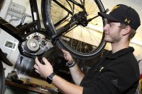 Innovative und spannende Aufgabenfelder, wie hier im Zweiradmechatroniker-Handwerk, prägen die berufliche Ausbildung im Handwerk. Fotoquelle: amh-online.de