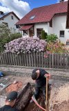 Erdraketen ermöglichen die schnelle und unkomplizierte Verlegung von Hausanschlüssen mit minimalen Eingriffen in Oberflächen. (© Deutsche Telekom)