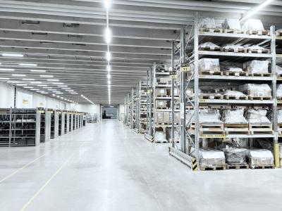 Die Lagereinrichtung ist als mitwachsendes System geplant, das in weiteren Ausbaustufen nach Bedarf erweitert und automatisiert werden kann