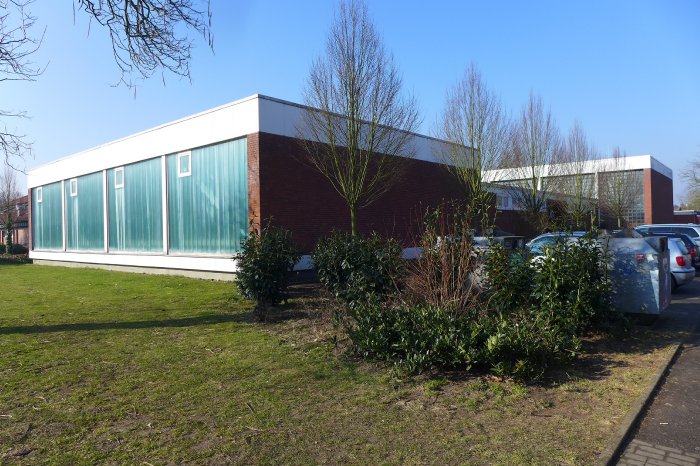 PI_Schueco_Objektreportage_Olfen_Vorher_Außen_Schwimmhalle_Sporthalle_300dpi (1).jpg
