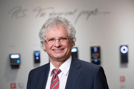 PCS Systemtechnik zählt zu den Top 100-Unternehmen des Mittelstands – Geschäftsführer Walter Elsner sieht die Auszeichnung im Zusammenhang mit der nachhaltig ausgerichteten Geschäftspolitik seines Unternehmens