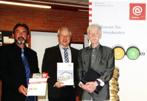 17a_v.l. Klaus Fey (HESA), Bürgermeister Joachim Lucas und Energieberater Dipl.-Ing. Archit.JPG