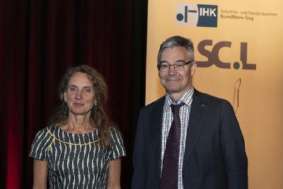 Dr. Christine Lötters (SC Lötters) und Michael Pieck (IHK Bonn/Rhein-Sieg) bei der Ludwig-Preisverleihung 2019 / Foto: Jo Hempel