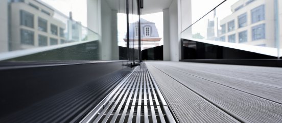 header-referenz-flare-of-frankfurt-holzterrassenrinne-ACO.jpg