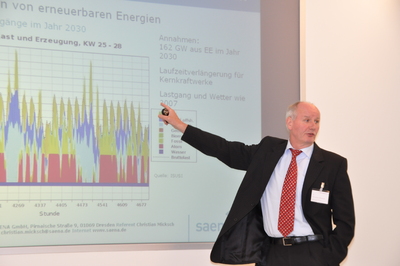 Christian Micksch (Sächsische Energieagentur GmbH) sprach beim Forum ElektroMobilität e.V. über die Modellregion Sachsen und die Integration erneuerbarer Energien