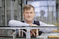 “Depending on the seamer, our filler/seamer block can be used for outputs of between 60,000 and 135,000 cans per hour,” explains Manfred Härtel, filling product manager for KHS Group in Bad Kreuznach, Germany.