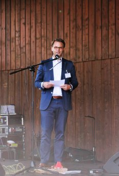 Christian Mühlhäuser eröffnete das Bridgestone Familiensommerfest.JPG