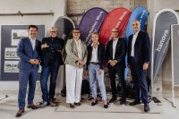 „Mecki 2.0“ – neue Anlaufstelle für Wohnungslose: Regionspräsident Steffen Krach (v.l.n.r.), Friedhelm Feldkamp, Geschäftsführer des Diakonischen Werkes, Sylvia Bruns und Dr. Andrea Hanke, Sozialdezernentinnen der Landeshauptstadt und der Region, Karsten Klaus, Geschäftsführer hanova, und Oberbürgermeister Belit Onay zum offiziellen Umbaustart. / Foto: Region Hannover / Philipp Schröder