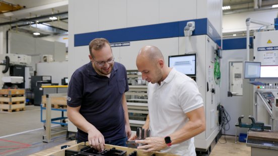 Timeline 1.00_02_13_15.Standbild006.jpg