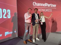 Bildquelle: IT-HAUS GmbH, v.l.n.r. Marcus Jahnke, Sales Manager; Thomas Seifert, Head of Sales; Jo-Ann Oswald, Team Lead Partner Management & Marketing Bildquelle: IT-HAUS GmbH, v.l.n.r. Marcus Jahnke, Sales Manager; Thomas Seifert, Head of Sales; Jo-Ann Oswald, Team Lead Partner Management & Marketing