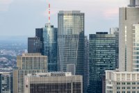 With FOUR Frankfurt, a multifunctional new urban district has been created in the heart of the bankers' city. It opens up to the city on all sides. The complexity of the overall construction combined with its open-plan architecture required the highest levels of fire protection. / Photographer: HGEsch, Munich // Usage rights: Schüco International KG