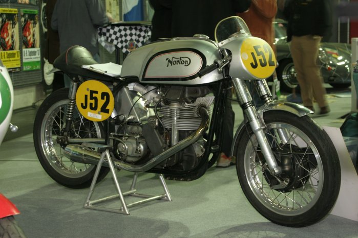 1755_Norton%20-%20Britisches%20Rennmotorrad[1].jpg