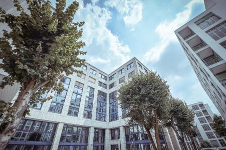 Im Zuge seines Wachstumskurses hat Hitzler Ingenieure Stuttgart größere Räumlichkeiten am bisherigen Standort im Zettachring 2a bezogen,
Bild: Hitzler Ingenieure/©Gerald Ulmann Photography