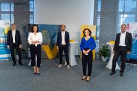 Bei der Online-Veranstaltung von DIN e.V. und SKZ – Das Kunststoff-Zentrum diskutierten DIN-Vorstand Christoph Winterhalter, Dorothee Bär, Staatsministerin für Digitalisierung im Bundeskanzleramt, Tim Janßen, Geschäftsführender Vorstand von Cradle to Cradle e.V. und Martin Bastian, Institutsleiter vom SKZ – Das Kunststoff-Zentrum, zur Frage „Was bedeutet Circular Economy für die Wirtschaft von morgen und wie können Normen und Standards unterstützen?“, moderiert von Alexandra Horn, Leiterin KMU und Verbandskooperationen bei DIN e. V. (v.l.n.r.). Bild: SKZ.