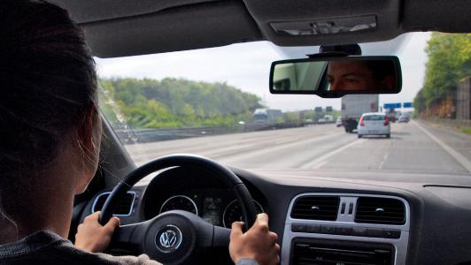 Auf Autobahn einfädeln