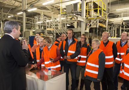 Lange Nacht der Industrie bei Renolit in Worms - so nah kommen sonst nur die Mitarbeiter an die Produktion / Foto-Nachweis: Marcel Hasübert