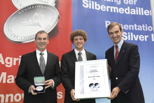 Agritechnica Silbermedaille 2011 an Reichhardt.jpg