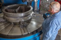 Perry Products bearbeitet große Komponenten für Wärmetauscher und Druckbehälter auf einer KNUTH VDM 2300 S.