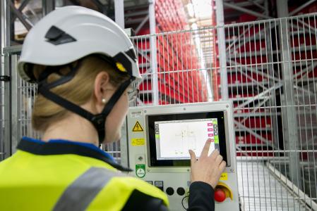 Transparente Anwender-Dialoge vereinfachen unter anderem die Arbeit der Service-Mitarbeiter im Logistikzentrum.