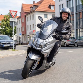 Jupiter GT 300 Silber-Metallic 26.jpg