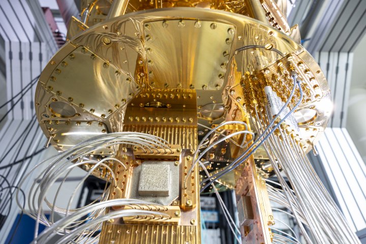 Interposertechnologie revolutioniert Verbindungen im Quantencomputer