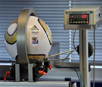 Der Countdown läuft - burster-Messtechnik löst Ticket zur Fußball-WM