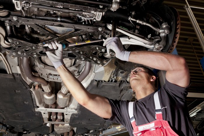 PM 12_25 Bild 3 Kraftfahrzeugmechatroniker.jpg