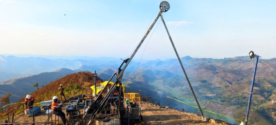 EcoGraf - Bohrung Epanko Tansania Bergkuppe GI NEU.webp