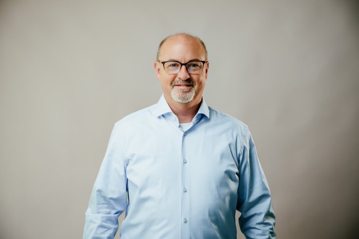 Doug Surrett - CEO bei cplace - Portrait.jpg