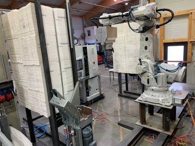 Der cts-Entdrahtungsroboter DWR-U verarbeitet bis zu 28 Zellstoffballen-Units pro Stunde – bei Bedarf gleichzeitig auch an zwei oder mehr Linien, Bildquelle: cts