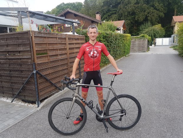 Christian Kupfernagel mit Rennrad.jpg