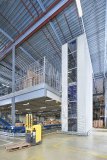 Die zwei Hänel Lean-Lifte® in High-Speed-Ausführung stellen unter
Ausnutzung der vollen Hallenhöhe ein maximales Lagervolumen bereit. Die zwei Hänel Lean-Lifte® in High-Speed-Ausführung stellen unter
Ausnutzung der vollen Hallenhöhe ein maximales Lagervolumen bereit.