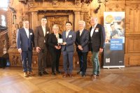 von links: Simon Jäckel (VDI Verein Deutscher Ingenieure), Emmanuel Siefert (Bionic Award 2023 Gewinner, Université libre de Bruxelles), Prof. Dr. Karin Luckey (Rektorin der HSB), Jean Cappello (Bionic Award 2023 Gewinner, Université libre de Bruxelles), Prof. Dr. Antonia B. Kesel (Studiengangsleitung Bionik & B-I-C, HSB, Präsidiumsmitglied des VDI, Vorsitzende VDI-Fachbeirat Bionik), Marc Georg Schauenburg (Schauenburg Stiftung) Copyright: HSB